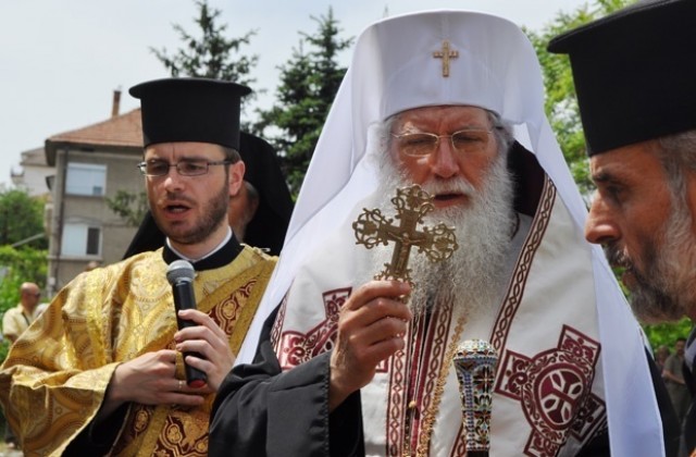 Домът за деца в Брестовица получи дар от патриарх Неофит