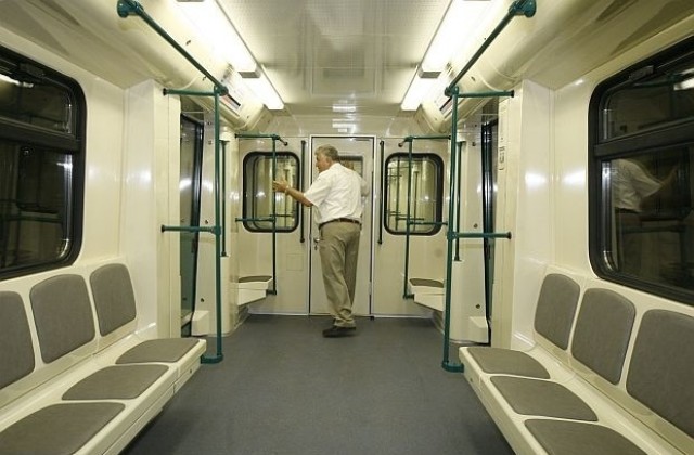 Метрото ще се движи през 20 минути в новогодишната нощ