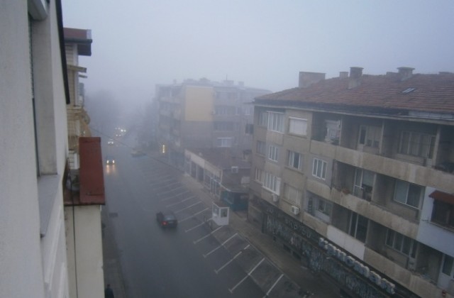 До 50 метра е видимостта заради мъглата в Кюстендилска област