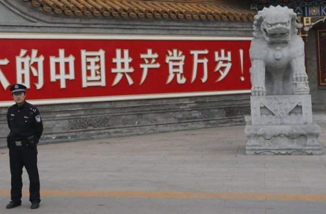 Китайската полиция застреля 8 души за терористично нападение