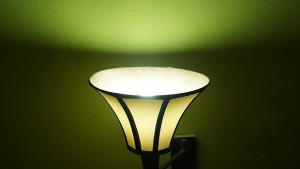 Умната лампа която пази светлината си за тъмното