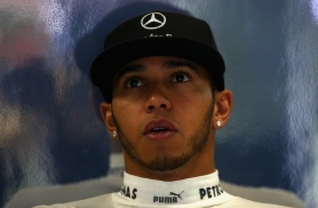 Хамилтън разгневи феновете на Формула 1 със снимки от ски ваканцията си