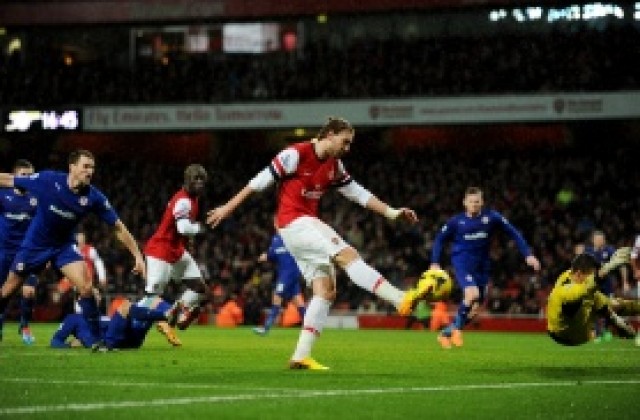 ВИДЕО: Арсенал пречупи Кардиф в края, Челси навести „светците“ за класика
