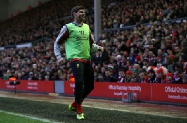 СНИМКА: Феновете на Хъл се закачаха с Джерард, той се смя последен