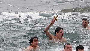 Врачани за първи път ще вадят кръста от реката за