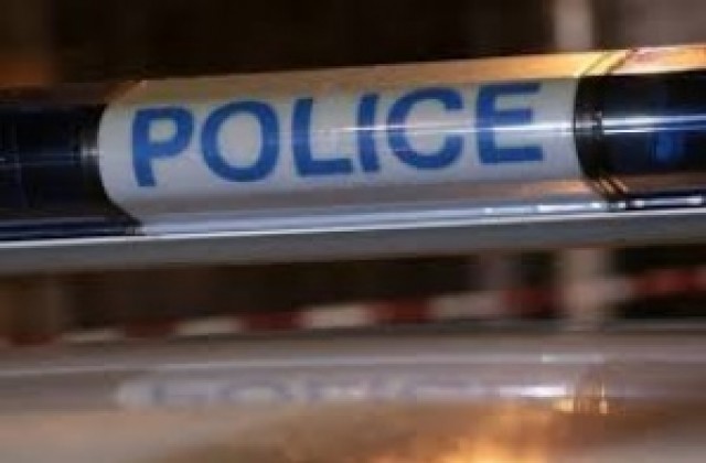 Мъж насочи пистолет срещу дете и му открадна телефона