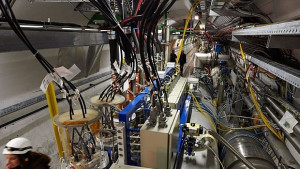 Ремонтират Големия адронен колайдер