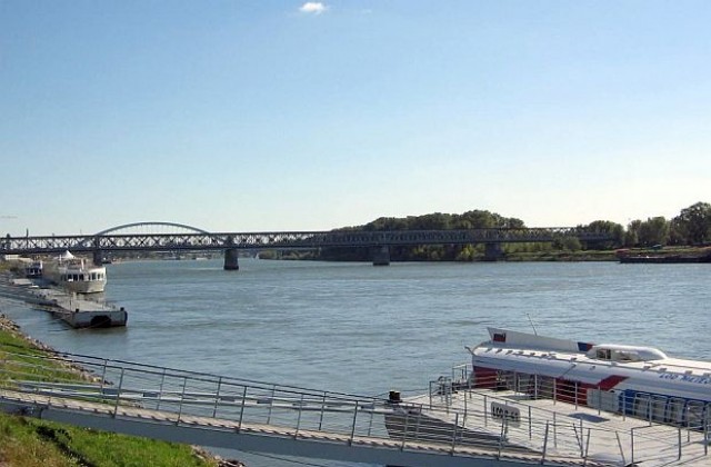 Капитани на кораби унищожавали плаващи навигационни знаци по река Дунав