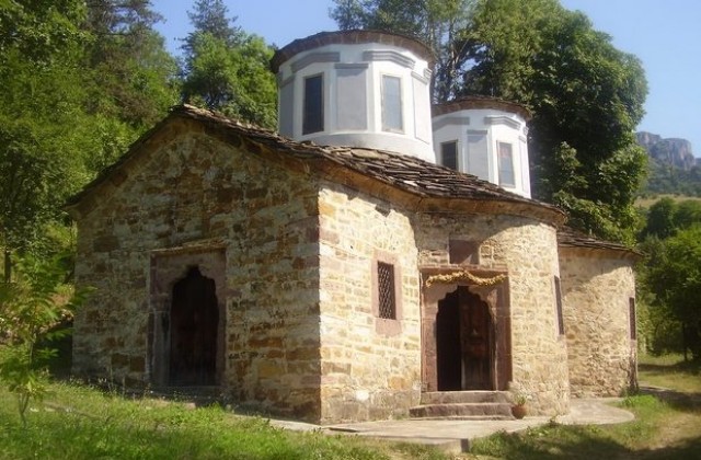 Реставрират манастира „Св. Пророк Илия в Тетевен