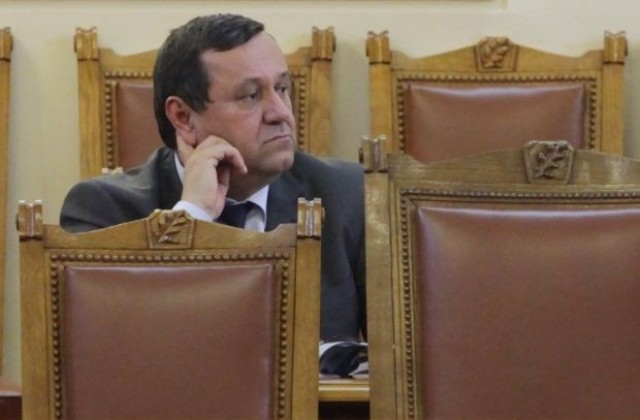 Адемов: Това правителство няма да срине финансовата система