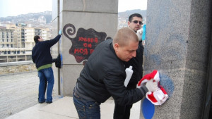 Младежи от ГЕРБ с доброволческа акция почистиха паметника на Асеневци