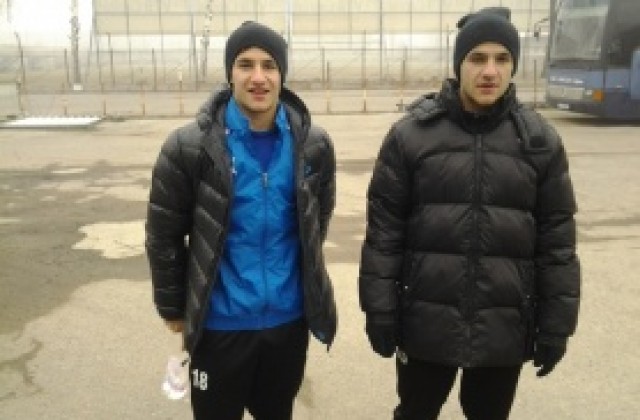 Близнаците Цоневи тренират преди всички в Левски