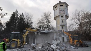 Демонтират 7 резервоара за горива и масла до Водната кула
