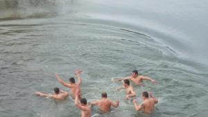 Хвърляне на кръста и шествие в памет на Ботев на