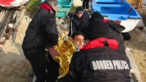 Двама имигранти са извадени от морето край Варна