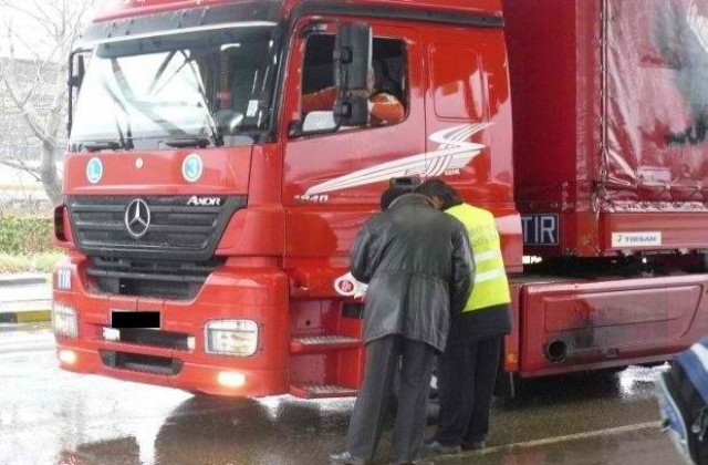 Ограничават движението на тежкотоварни автомобили