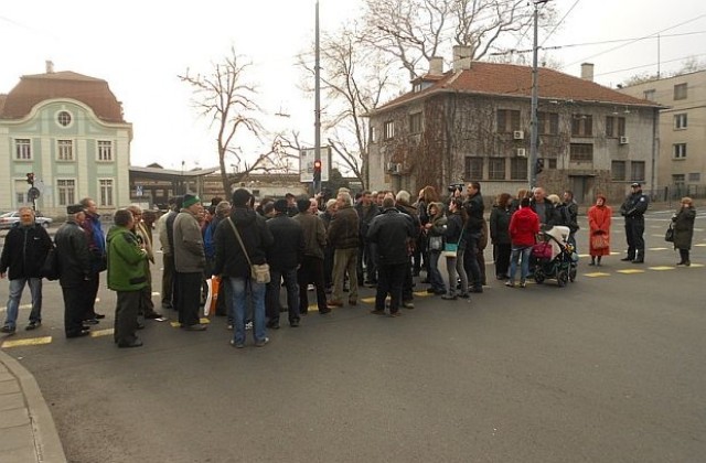 Напрежението сред съкратените работници на Бургаските корабостроителници продължава
