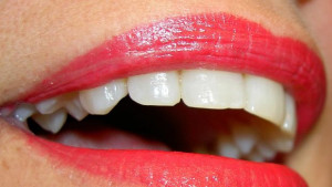 Умна четка следи за зъбния камък