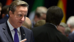 Британският премиер Камерън ще настоява за лимит на имигрантите от