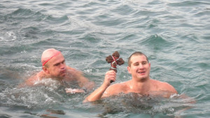 Студент извади Богоявленския кръст във Варна за втора поредна година