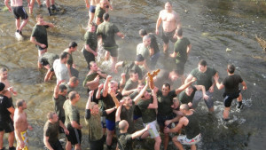 23годишен курсант извади Богоявленския кръст във В Търново рекорден брой