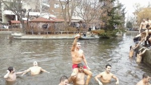 19годишният Славомир извади кръста
