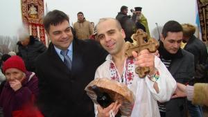 32годишен стана кръстник и спаси Кръста в Димитровград