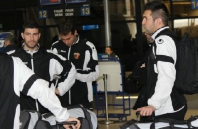 СНИМКИ: Сашо Станков и 9 футболисти тръгнаха за Испания, там ги чакат 5, останалите утре