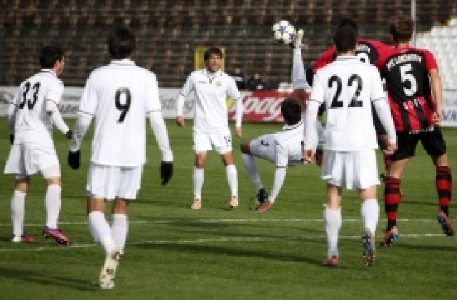 Славия с оферта към Костадин Дяков