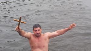 Гълъбовец подари получената за кръста награда