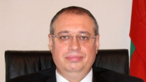 Губернаторът се закани да връща още решения ако не са