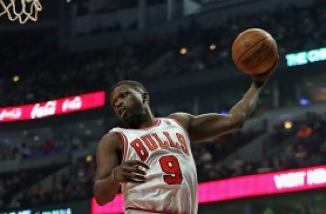 Чикаго размени една от звездите си и веднага гони новия