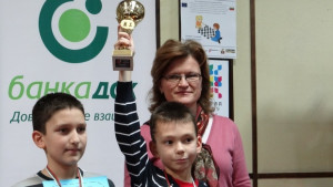 Шахматисти на СКШ Плевен 21 спечелиха две купи от турнира