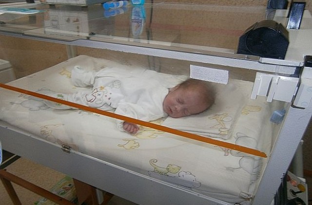 20 бебета проплакаха за седмица в родилното в Благоевград