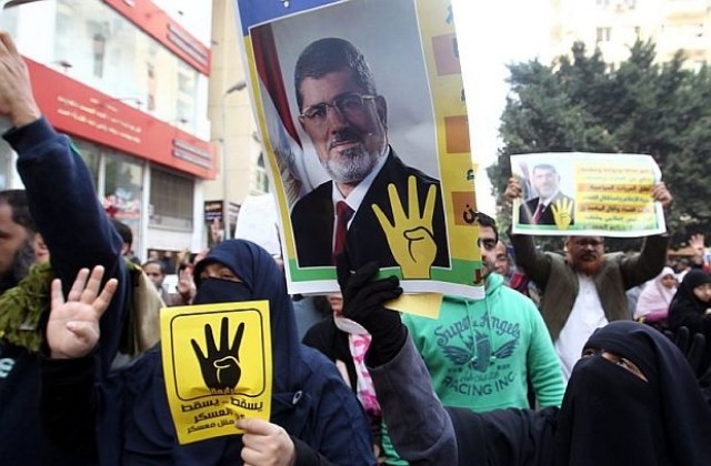 Отложиха делото срещу Мохамед Морси