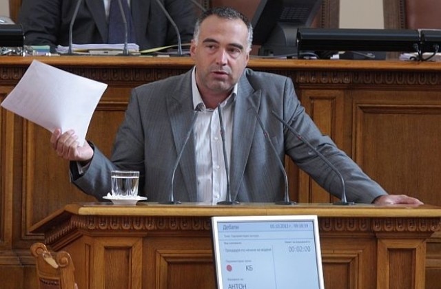 Кутев: Депутатите трябва да се запознаят с текста на прокуратурата, преди да решат как да гласуват за Сидеров