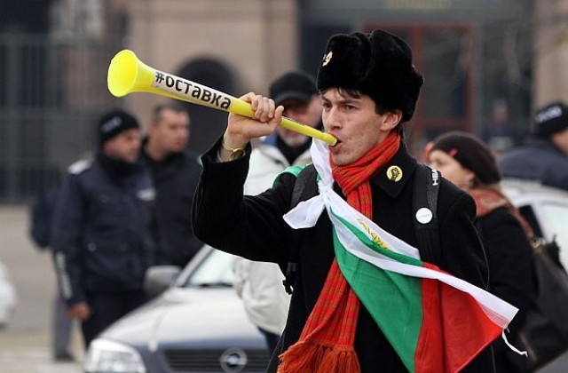 Протестът срещу властта поиска оставката на Михаил Миков заради Сидеров