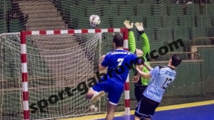 Валентин Петров 2004 поведе в група IV