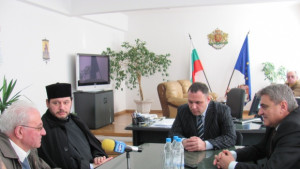 Областният управител прие архиерейския наместник на Арменската епархия в България