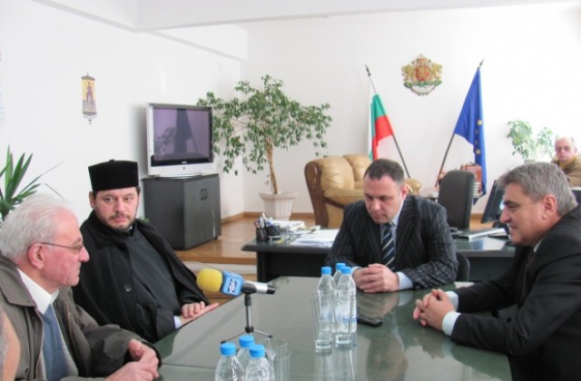 Областният управител прие архиерейския наместник на Арменската епархия в България