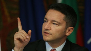 Вигенин Популисти поставят под съмнение правата на българи