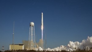 Товарният кораб Сигнус полетя към МКС