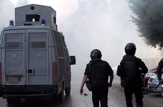 Египетската полиция разпръсна протестиращи преди изборите