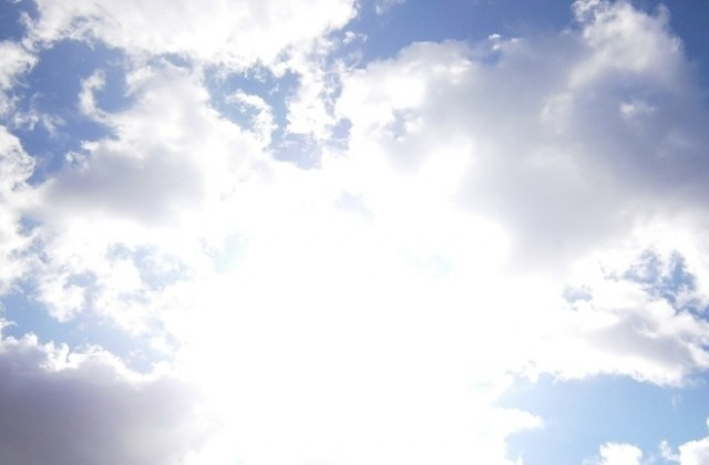 Слънчево и топло време