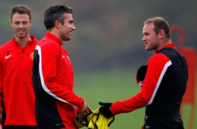 Рууни и Ван Перси пропускат мача със Суонси