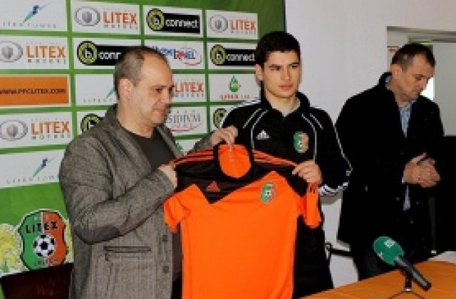 СНИМКИ: Литекс започна с един нов и без Бодуров