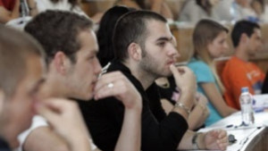 Необходим е плавен преход от учебната скамейка към пазара на