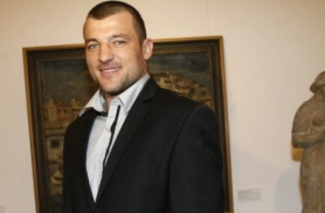 След една година: Елис Гури се върна на тепиха с победи