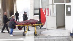 Мъж маскиран като мечка е в болница с комоцио