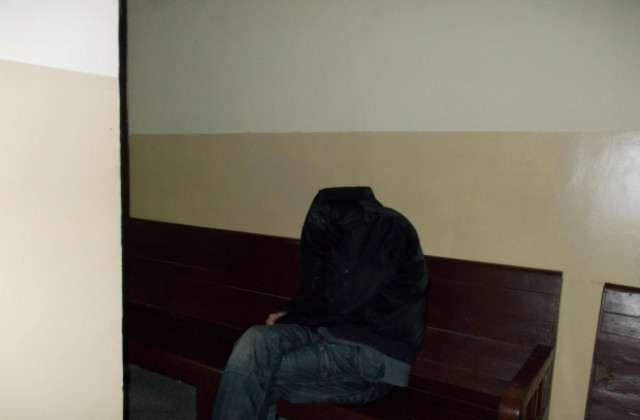 Задържаният с малолетни холандец е лежал в затвора